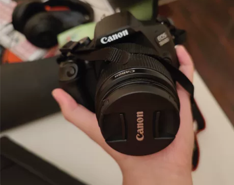 十月份买的佳能单反相机 一次没用过 到现在...