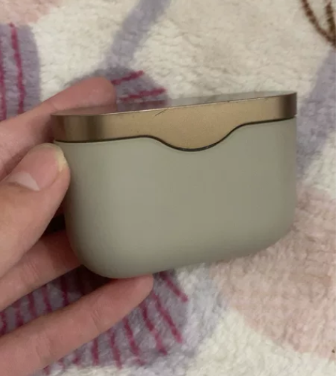 索尼降噪耳机 9新，电池耐用，功能完好。