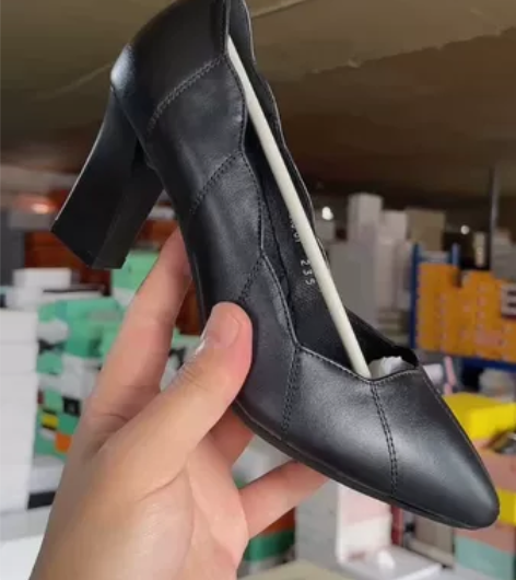 超低价清仓品牌真皮粗跟高跟单鞋35-39码...