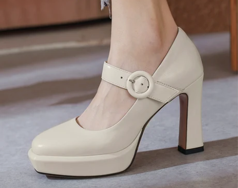 新娘婚鞋法式粗跟高跟鞋女真皮防水台一字扣带...