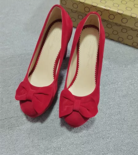 蝴蝶结大红色防水台高跟鞋女 35码，结婚时...
