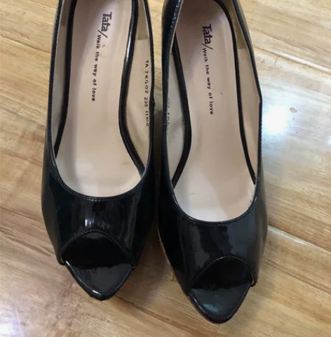 闲置Tata坡跟鱼嘴女鞋,有防水台,穿着舒...