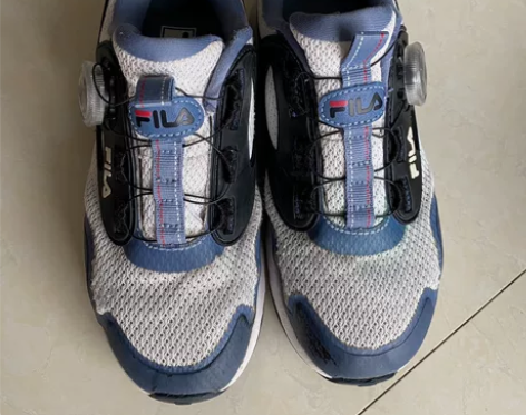 FILA儿童运动鞋34码（有磨损，看图3）...