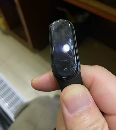 小米手环5 一年没用了 今天收拾出来的 成...