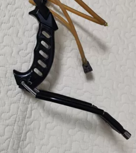 卖闲置铝合金全新拖腕弹弓一把，代打鱼和飞禽...