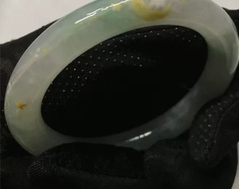 翡翠手镯瑕疵描彩绘！感觉每一只来描彩的手镯...