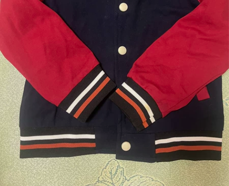 校服春秋季，120码 衣服穿了三四次，裤子...