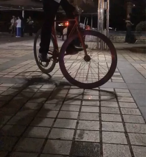 出售闲置死飞一辆。 好久没骑了 当时买的时...