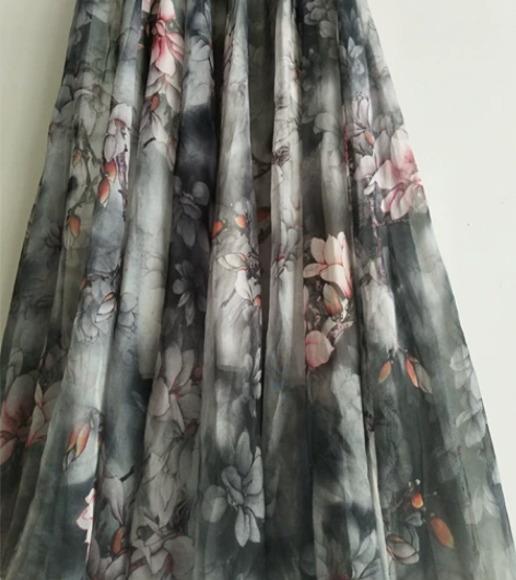 雪纺半身大摆裙,松紧腰围,双层不透,售出不...