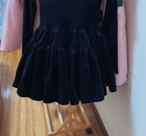 小众设计感丝绒连衣裙显示修身收腰大摆蓬蓬裙...