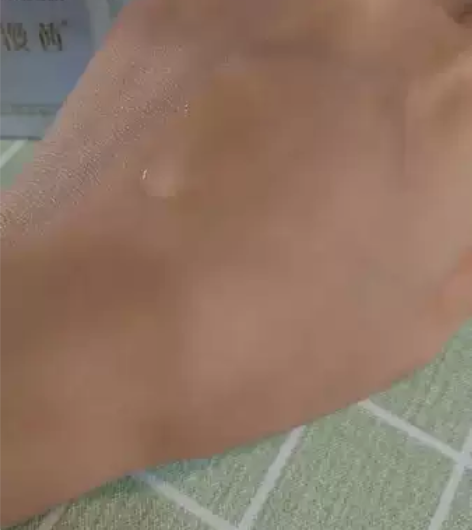 佐漫茜虾青素爽肤水 蕴含虾青素润肤精华,补...