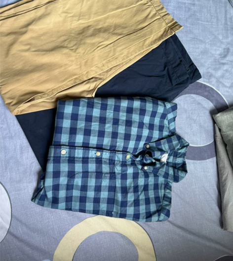 gap男士蓝色格子短袖。春夏薄款长裤，总共...