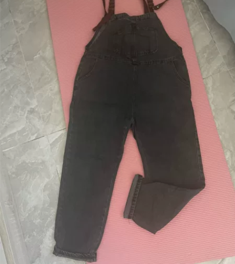 图拍得有点烂。背带裤女实体店购入，买回来实...