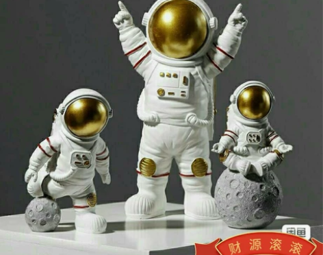 周六福利款来啦！太可爱啦！宇航员摆件一套3...