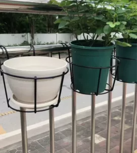 闲置便宜出：阳台栏杆圆形专用花架，花篮挂式...