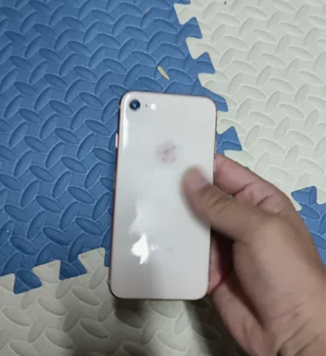 iPhone 8 金色 64g 盖板碎过,...