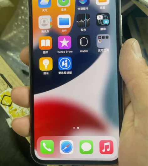 x 港机64G 屏幕漏夜 后玻璃破一点 电...