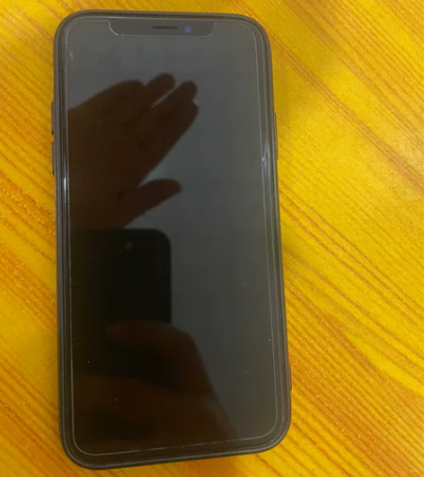 iPhone X，黑色，大概9成新，全部带...