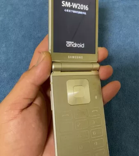 三星w2016。以前开机正常，现在开机进不...