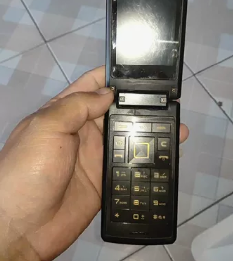 三星W689~图片就是本机实物丶能开机丶无...