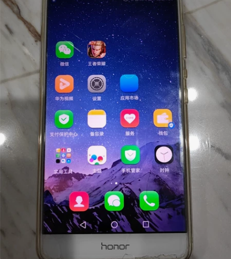 荣耀V8 32G,功能正常,正常使用痕迹。...