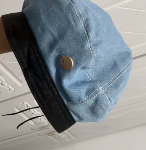 全新贝雷帽，一次未戴，可调节松紧。27入手...