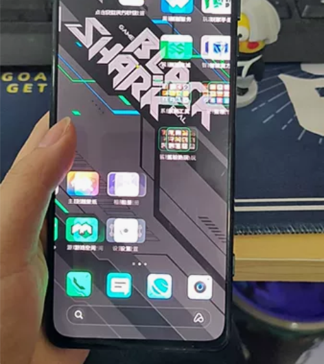 黑鲨4   12+256 成色明显使用痕迹...