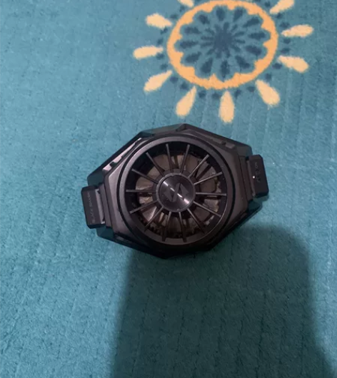 黑鲨散热器 2por手机打游戏发烫的时候夹...