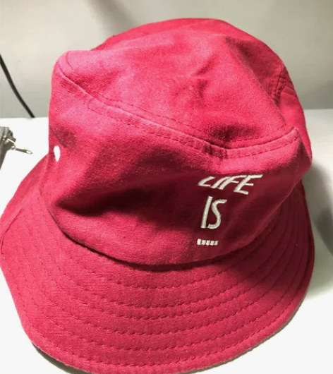 渔夫帽 都是从店里买的 买的时候很喜欢 却...