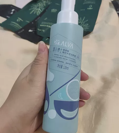 出一个瑷尔博士洁面，全新的 未使用。 45...