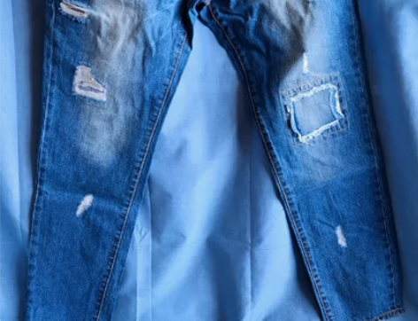 福利款全新带腰标女款牛仔裤，27码，看好拍...