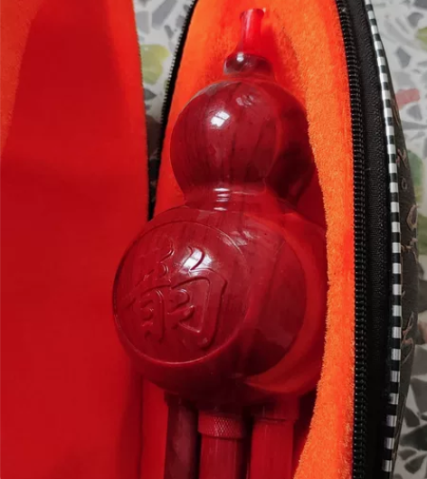行至葫芦丝一套,胶制,当初购买时差不多90...