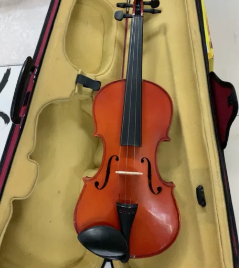 上海百灵4/4小提琴一把，九成新。品相一流...