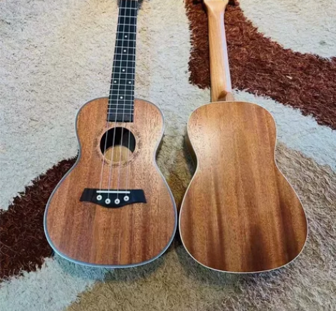 尤克里里，给孩子买的不喜欢。带包带一套弦！...