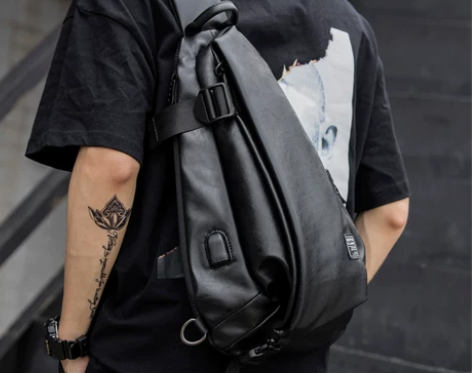 运动休闲皮质男胸包时尚潮流单肩斜挎包个性学...