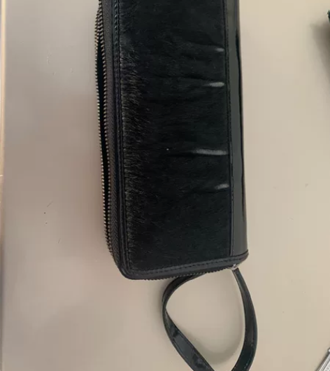 明治女士手包 这个包的面是貂皮的面，很上档...