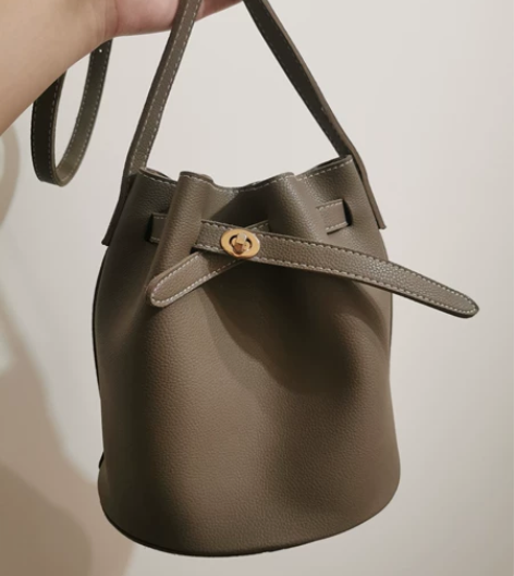 大象灰水桶包斜挎包肩带可调 长宽高20×1...