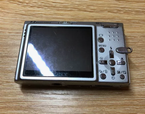 出一部索尼t10，镜头里零件错位，固定镜头...