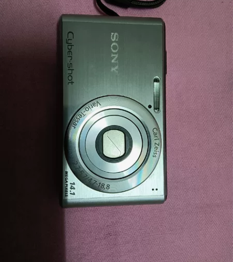 出一台索尼相机 像素1400万 闲置出 功...