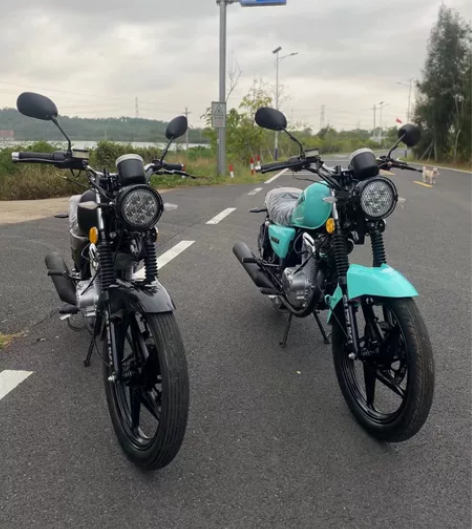 二手摩托车网红铃木复古150CC  九成新...
