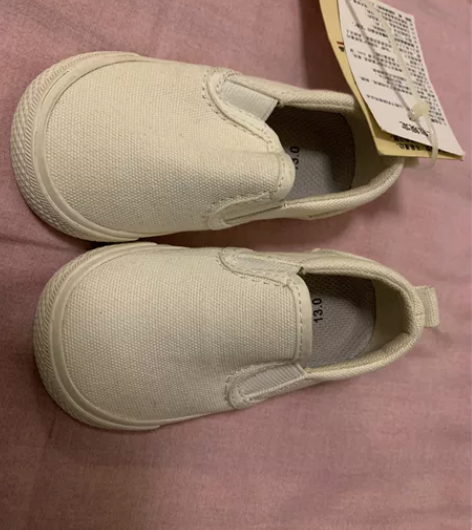 帆布鞋 全新！23.5码 感兴趣的话点“我...