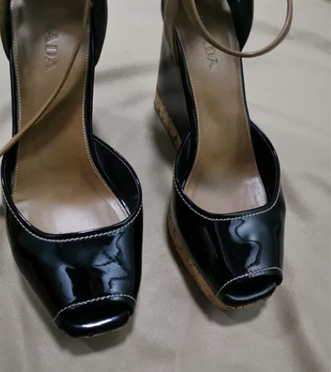 Prada正品限量版牛漆皮鱼嘴松糕鞋，9....