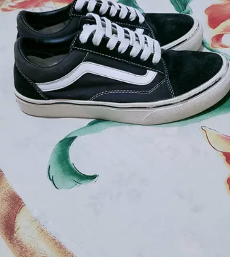 正品VANS，轻微穿着痕迹，闲置便宜处理，...