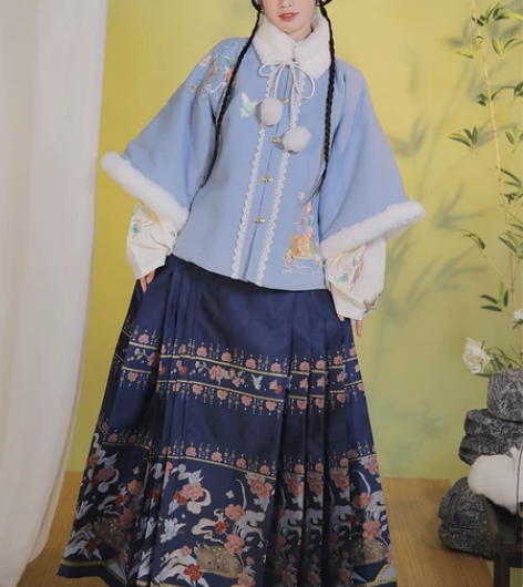 鹿鸣归，正的，短袄，l码淡蓝色。 全新仅试...