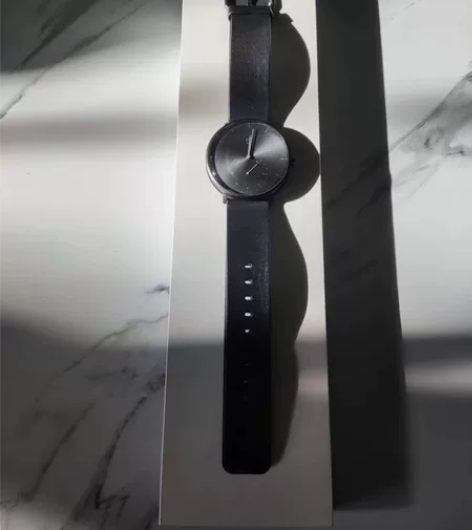 自用米家石英表，只戴过几次，表带有轻微使用...