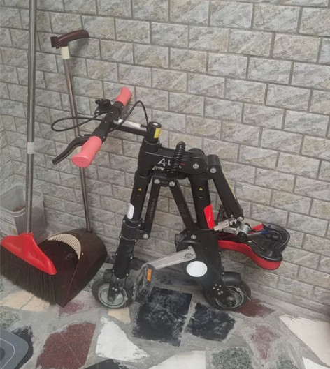 A-bike微型折叠自行车,放在汽车后备箱...