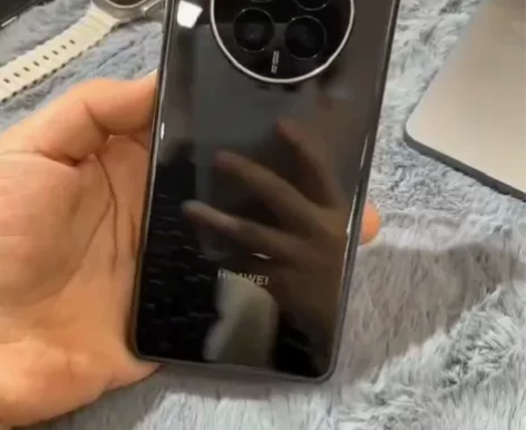 99新 华为Mate50 曜金黑 8加25...