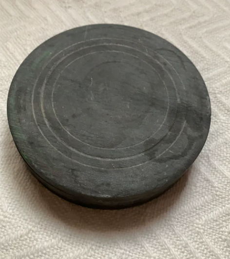 砚台，喜欢练毛笔字的收着 感兴趣的话点“我...
