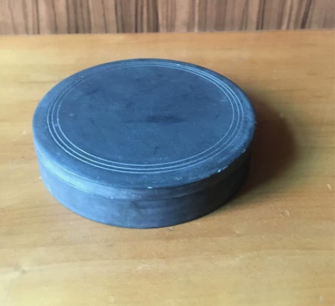 砚台，以前农村收的。不知道什么材质。直径1...