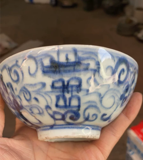 非常漂亮的茶碗一个有点不圆,除了底部有刻字...